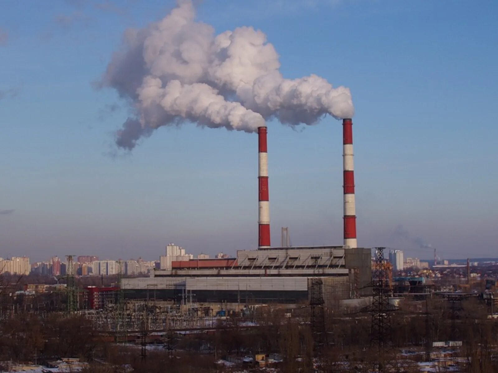 Городской воздух это. Загрязнение воздуха в Уфе. Загрязнение воздуха в Белгородской области. Выбросы заводов в атмосферу. Заводы загрязняют воздух в городе.
