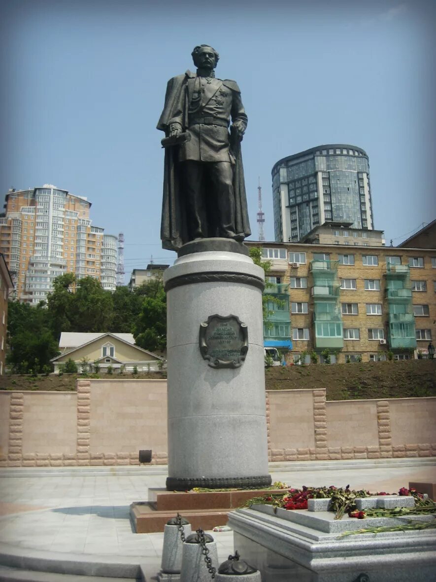 Памятник николаевичу. Памятник николаю муравьеву-амурскому владивосток. муравьев амурский владивосток. памятник муравьеву амурскому во владивостоке.