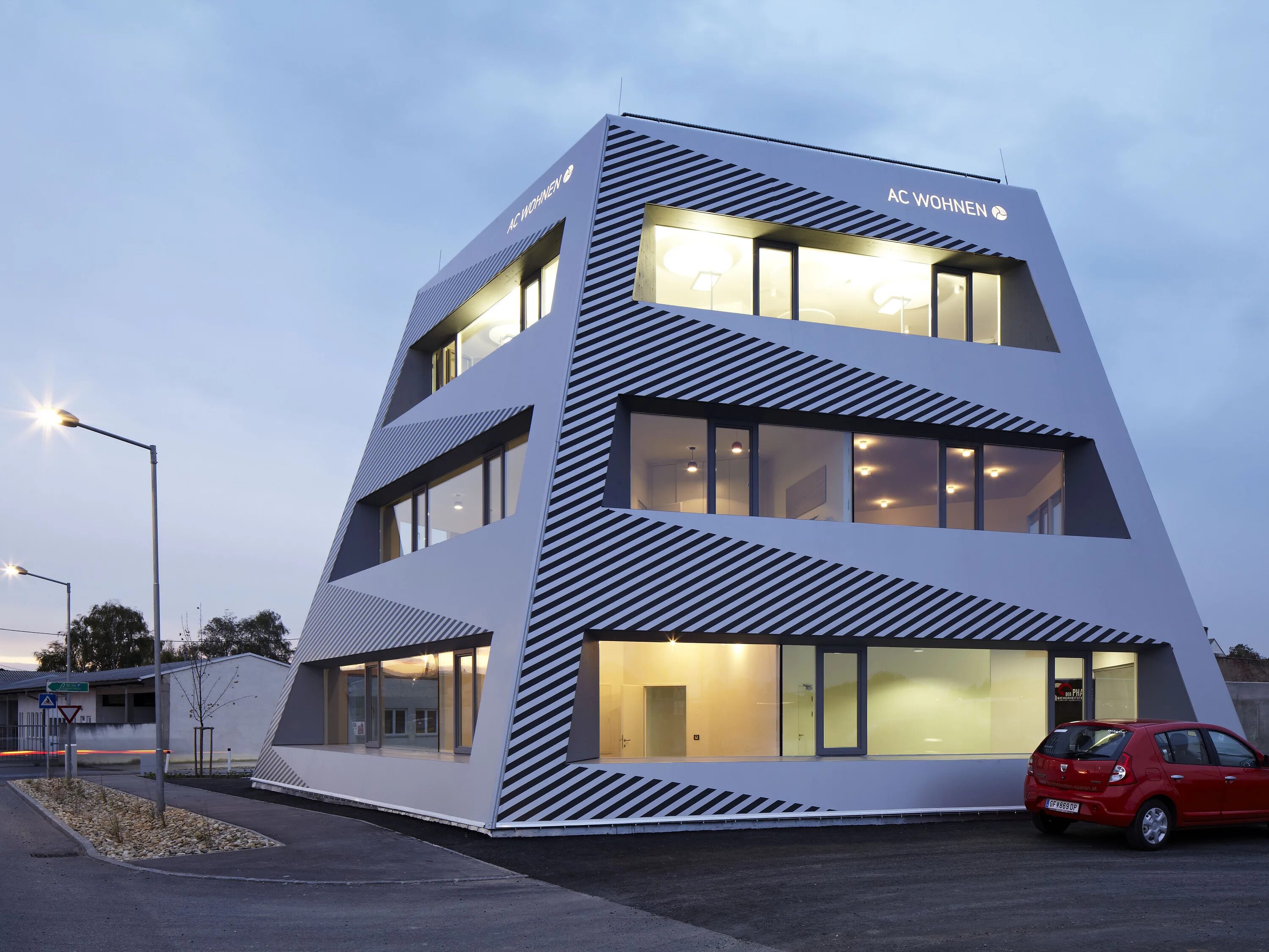 Веранда на крыше гаража. Современные двухэтажные здания. Одноэтажный дом с мансардой в американском стиле. Современные двухэтажные здания. Здания с переходами.