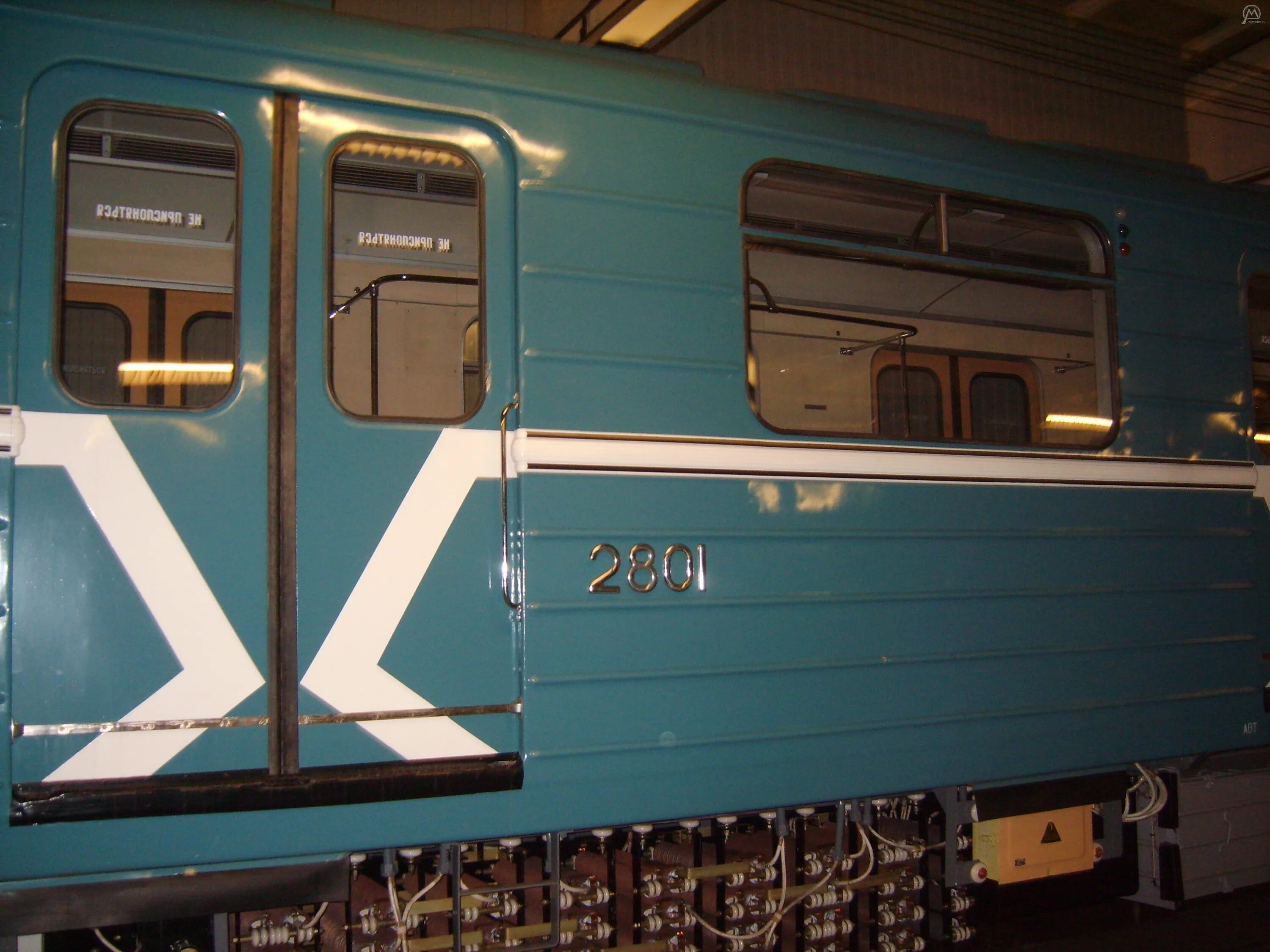 Номер вагона. Метровагон 81-717 двери. Подвагонное оборудование 81-717. Номерной 81-717 двери. Двери вагона 81-717.