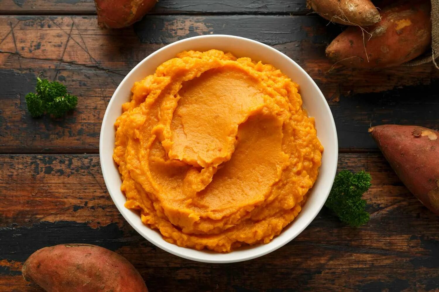 Пюре из картофеля и тыквы. Пюре картошка батат. картофельный оранжевый цвет фото.