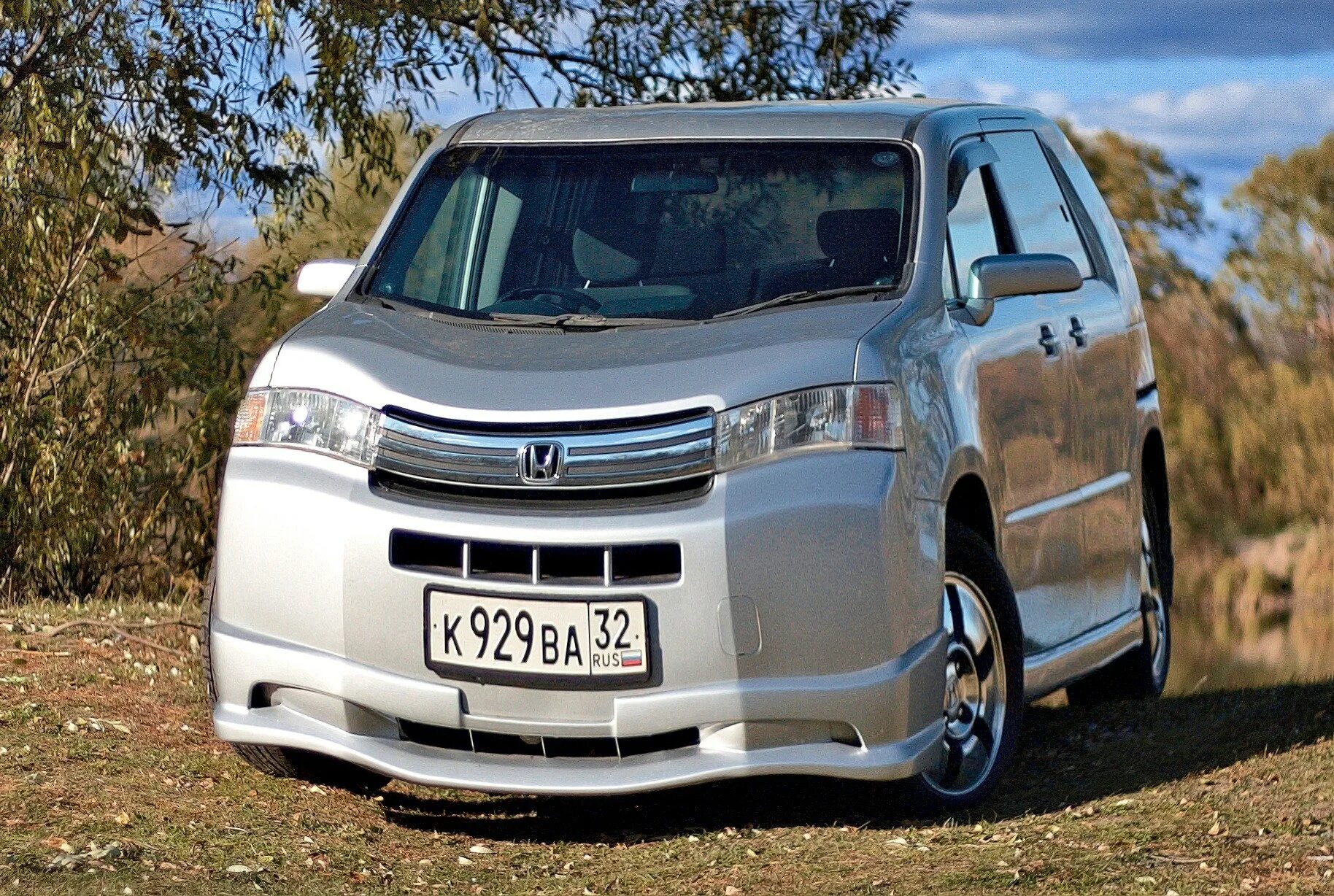 Колеса хонда спайк. Хонда Мобилио Спайк. Хонда Мобилио Спайк обвес. Honda freed Spike. Хонда Мобилио 2010.