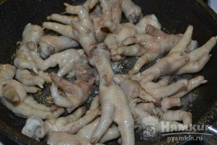 Как правильно варить куриные лапки. Жареные куриные лапки.