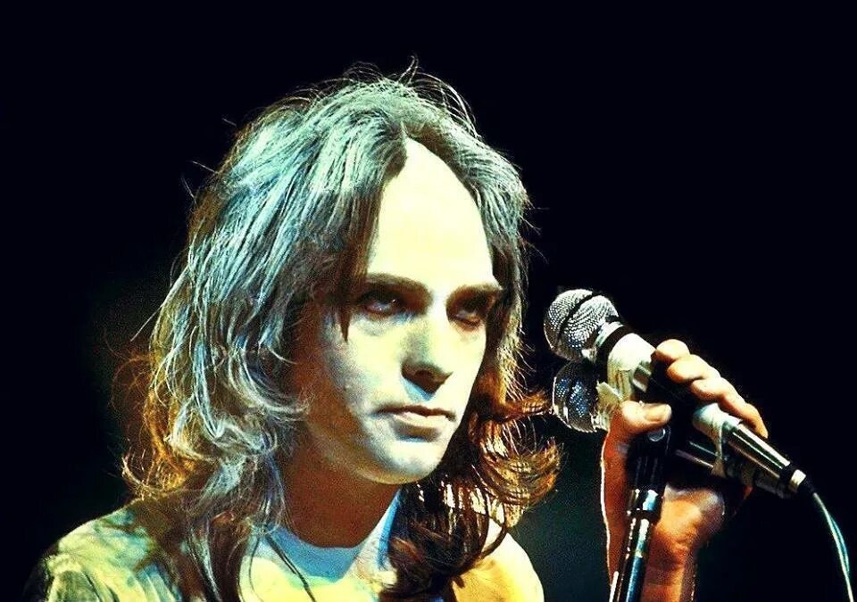 Питер габриэль 2025. Группа genesis 1974. peter gabriel genesis. питер габриэль дженезис. питер гэйбриэл genesis группа.