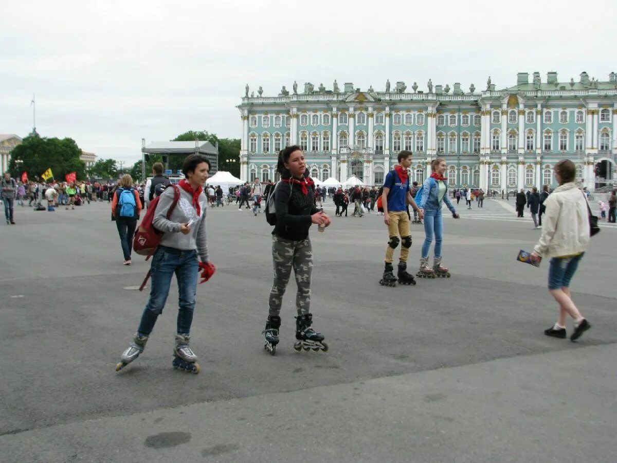 Где покататься на роликах в москве. Покататься на роликах Питер. Экскурсии на роликах. Крестовский остров покататься на роликах. Питер ролики.