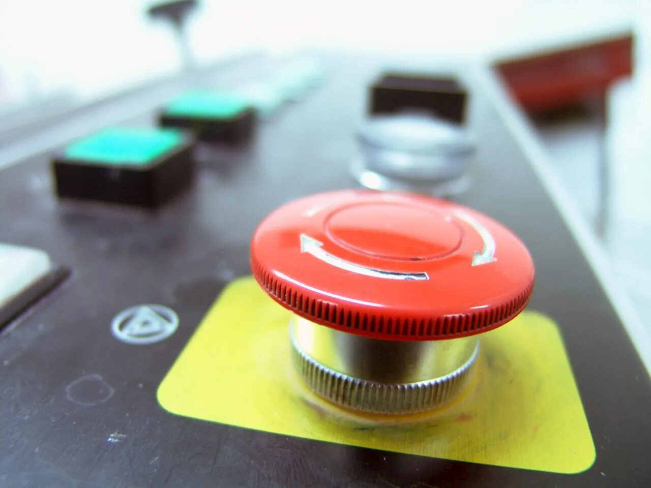 Новая красная кнопка. Красная кнопка. Кнопка фото. Кнопка для лазерного станка. Выключатель с красной кнопкой.