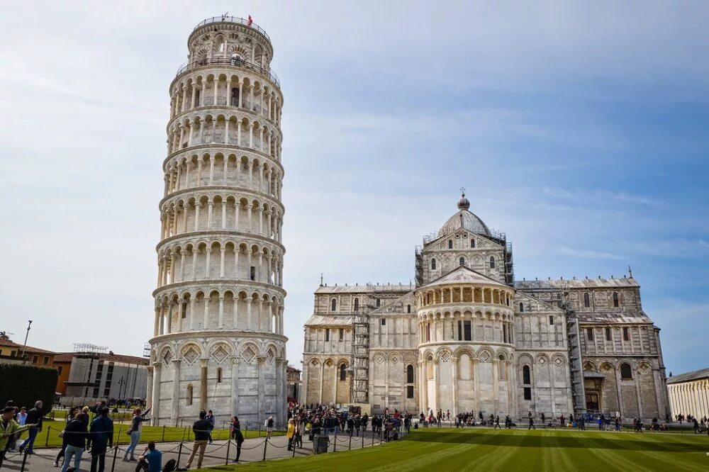 Город где башня. Пизанская башня Италия. Падающая Пизанская башня. Пизанская башня (Пиза, Италия).
