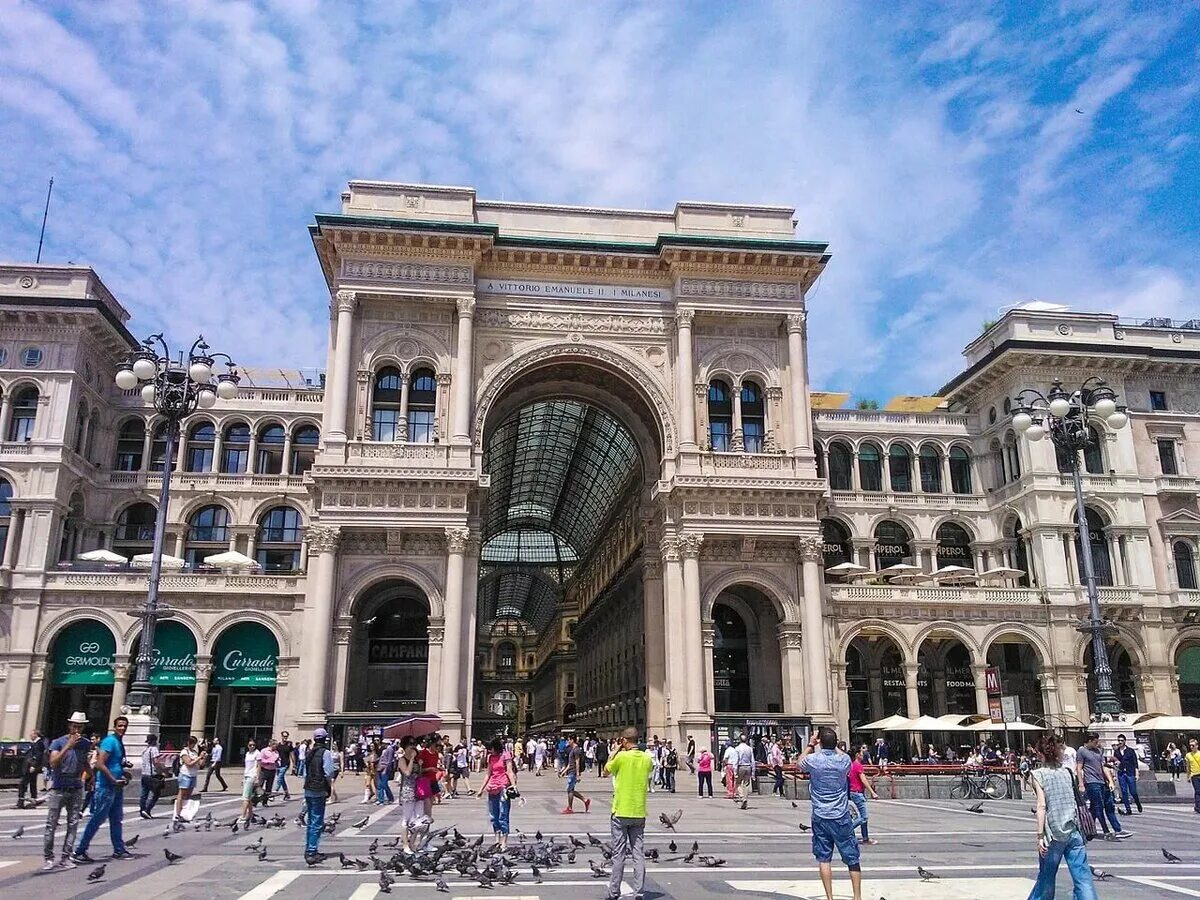 Milano top. Галерея виктора эммануила ii в милане. Площадь пьяцца-дель-дуомо. Площадь пьяцца-дель-дуомо. Milano top.