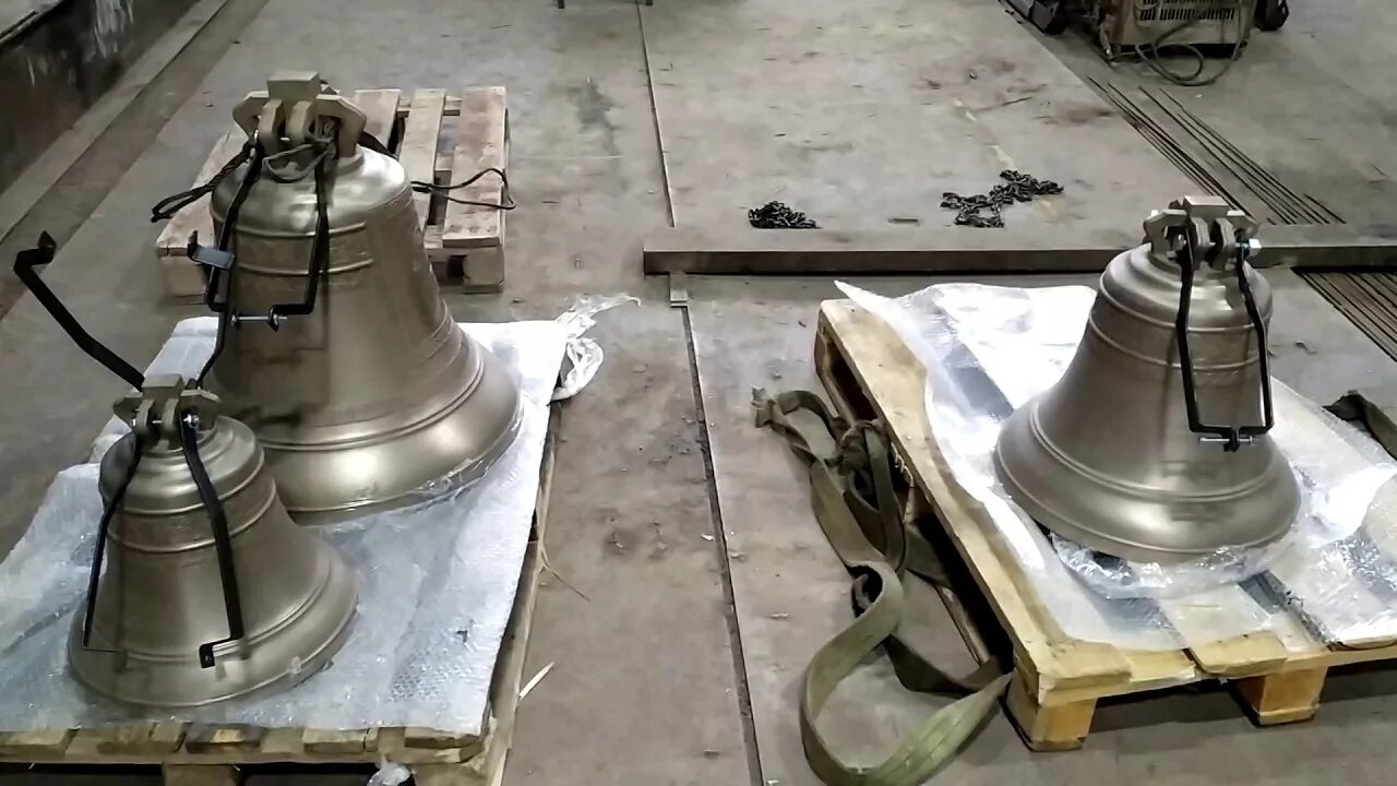 Фестиваль колокольного звона. Установка колоколов. Установка колоколов. Передвижная колокольная звонница. Крепление церковного колокола.