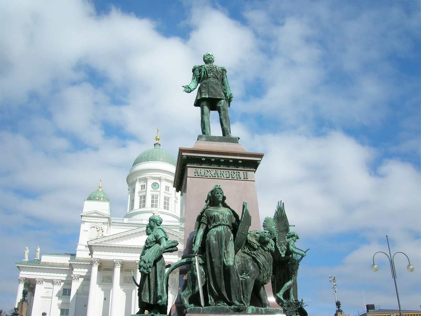 Памятник в хельсинки. Памятник Александру в Хельсинки. Памятник Александру 1 в Хельсинки.