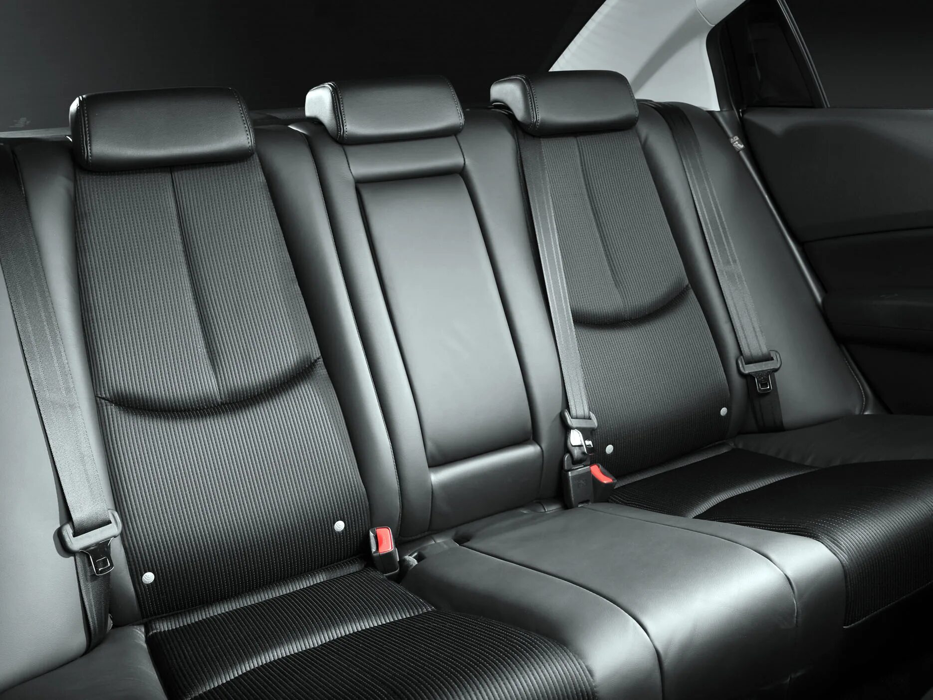 Задние сиденья мазда 6. Mazda 6 GH заднее сиденье. Салон Мазда 6 GH задние сидения. Мазда 6 салон задние сиденья.