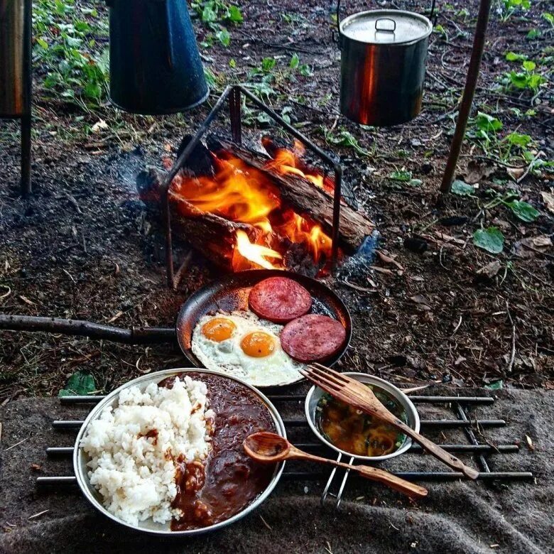 Шашлыки на природе. Пикник шашлык. Походная еда. Еда на костре на природе. Шашлык приготовить на природе