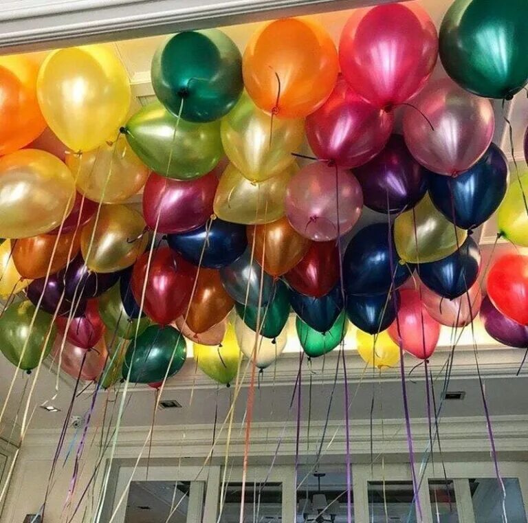 Воздушные шары с гелием доставка шаров. Шары под потолок. Воздушный шарик. Разноцветные шары гелиевые. Шары металлик.