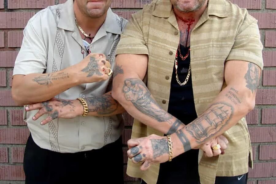 Группировка рука. Братва тату на руке. Мара сальватруча 13 распальцовки. Распальцовка бладсов. Татуировки мексиканской мафии.