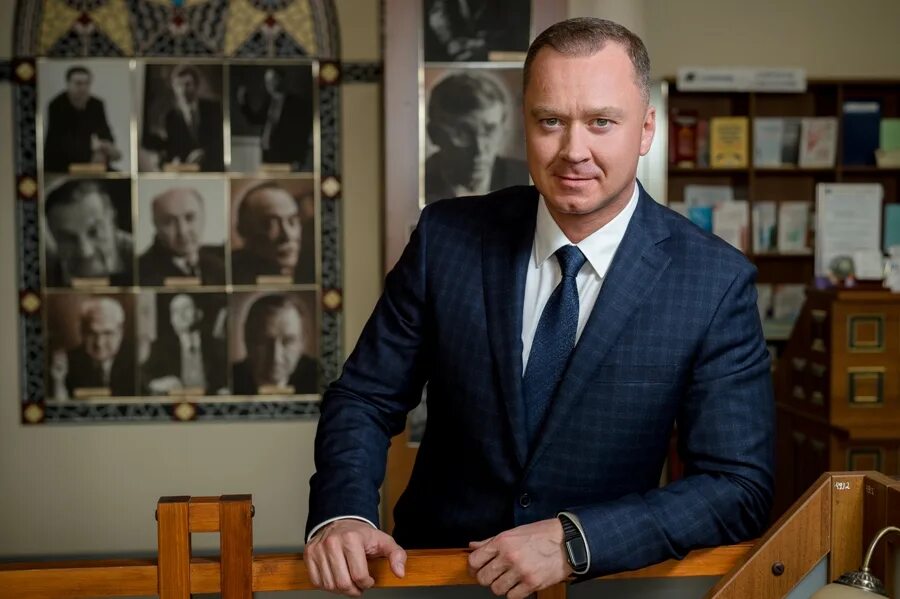 Объявление картинка. Кузнецов николай сергеевич москва. Человек говорит по телефону. Быстров николай викторович. Роман бусаргин.