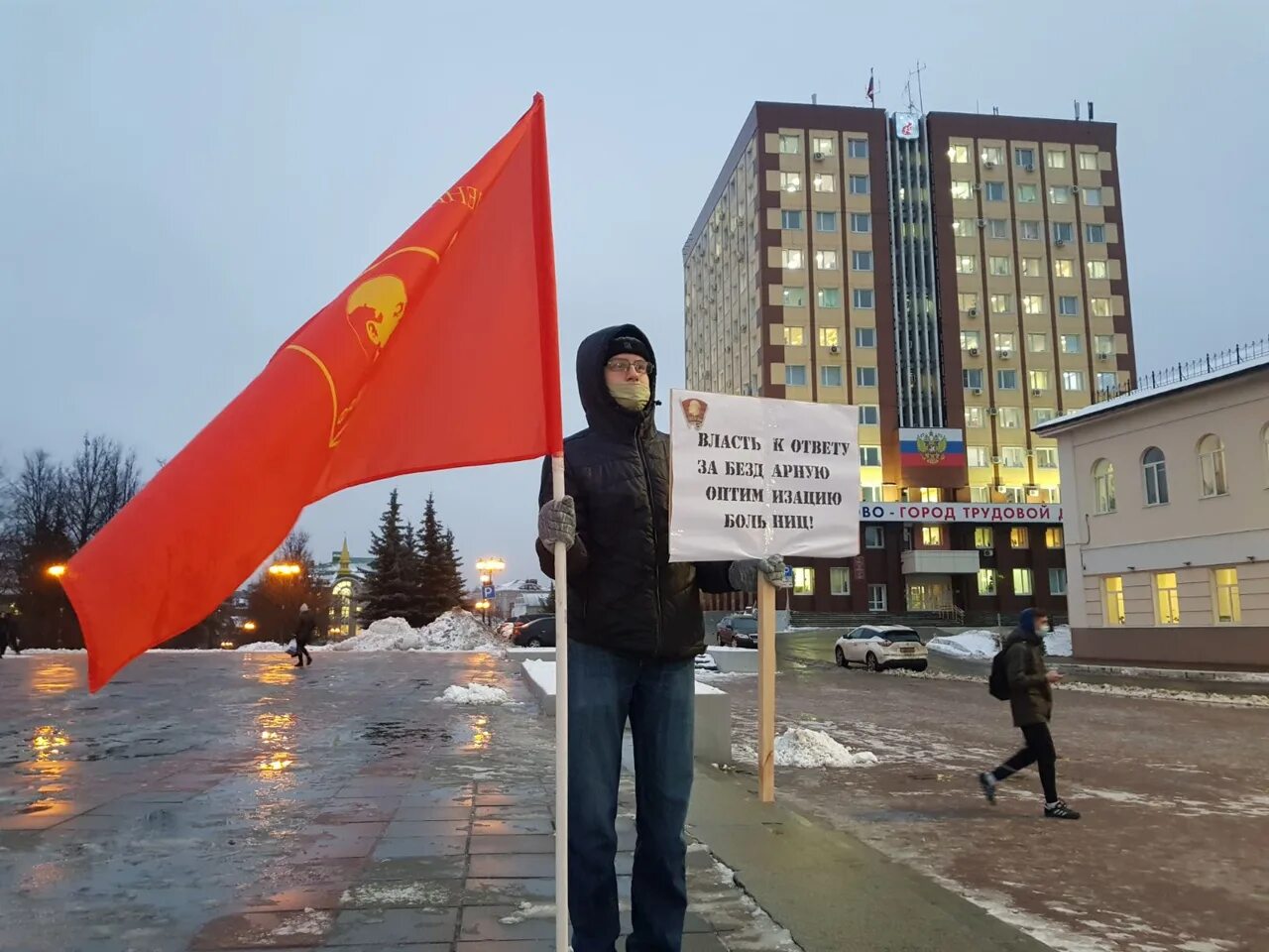 дельфин коммунист. открытие мемориала в твери. комсомольцы знаменосцев. новости московского комсомольца обновляются каждую минуту. московский комсомолец заголовки.