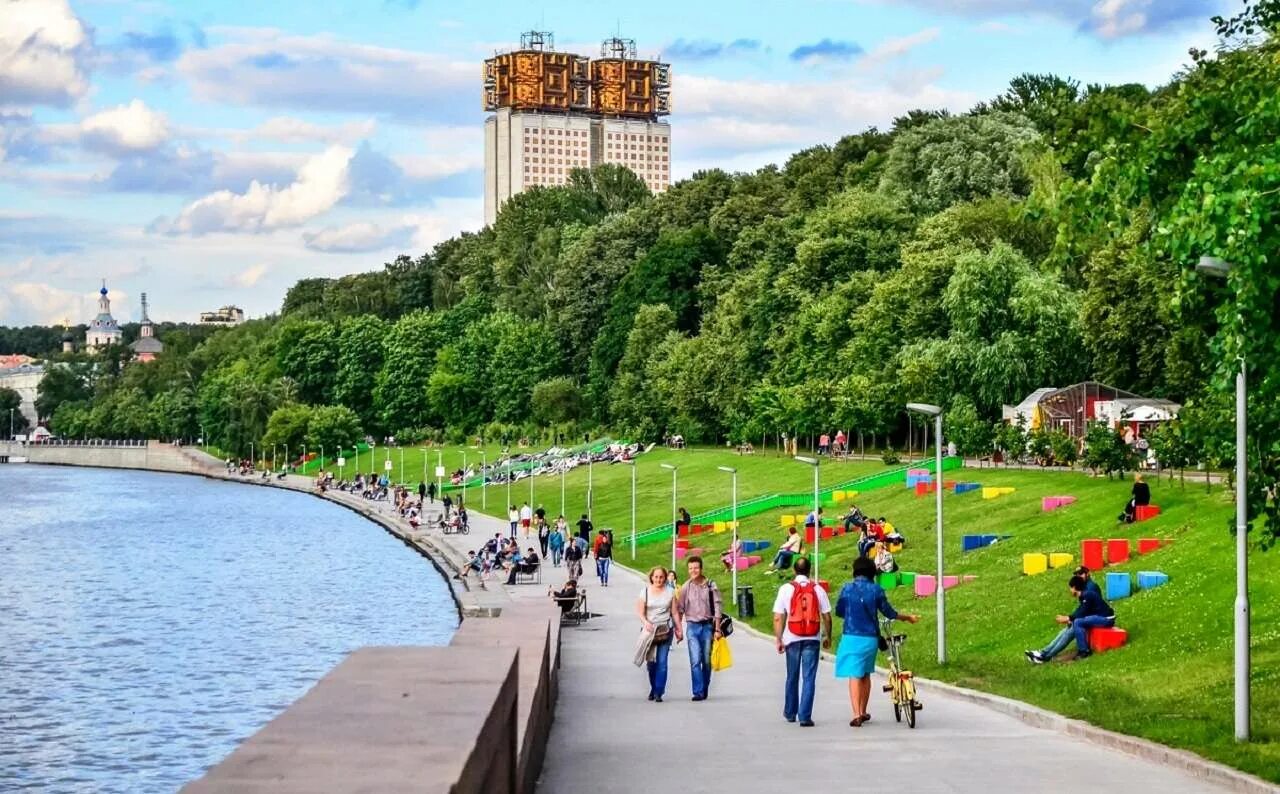 Набережная в москве где. Воробьёвы горы Москва парк. Андреевская набережная Воробьевы горы. Парк Горького Воробьевы горы. Лесопарк Воробьевы горы.