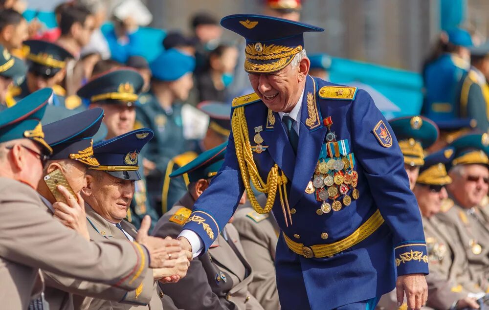 День победы 7 мая. Парад Победы в Казахстане. Казахстан Карулы Куштер. Парад в Казахстане 9 мая. Казахстанский военный на параде.