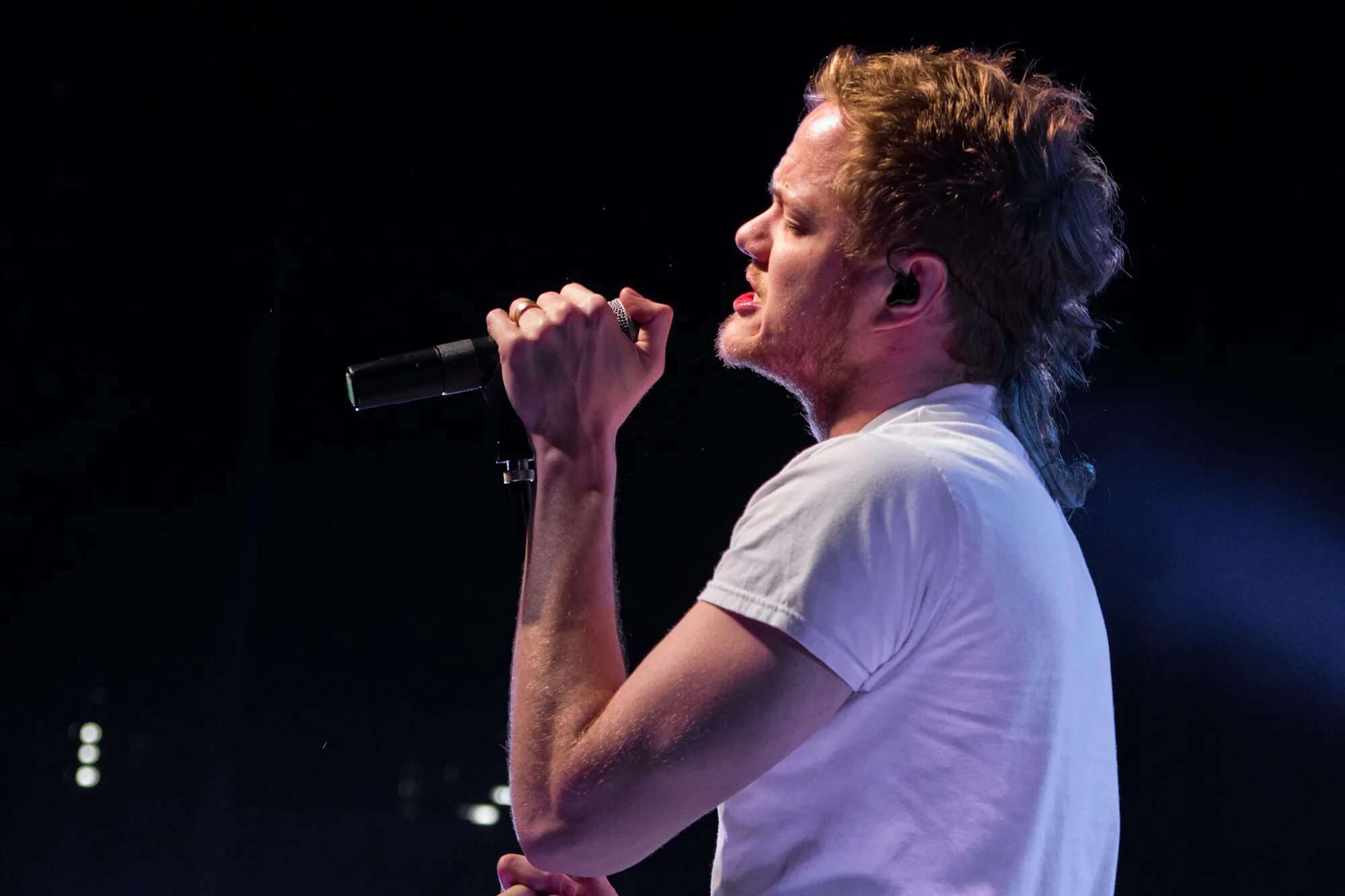 Imagine dragons go. Солист группы imagine dragons. джон рейнольдс imagine dragons. дэн рейнольдс молодой. дэн рейнольдс magic dragons.