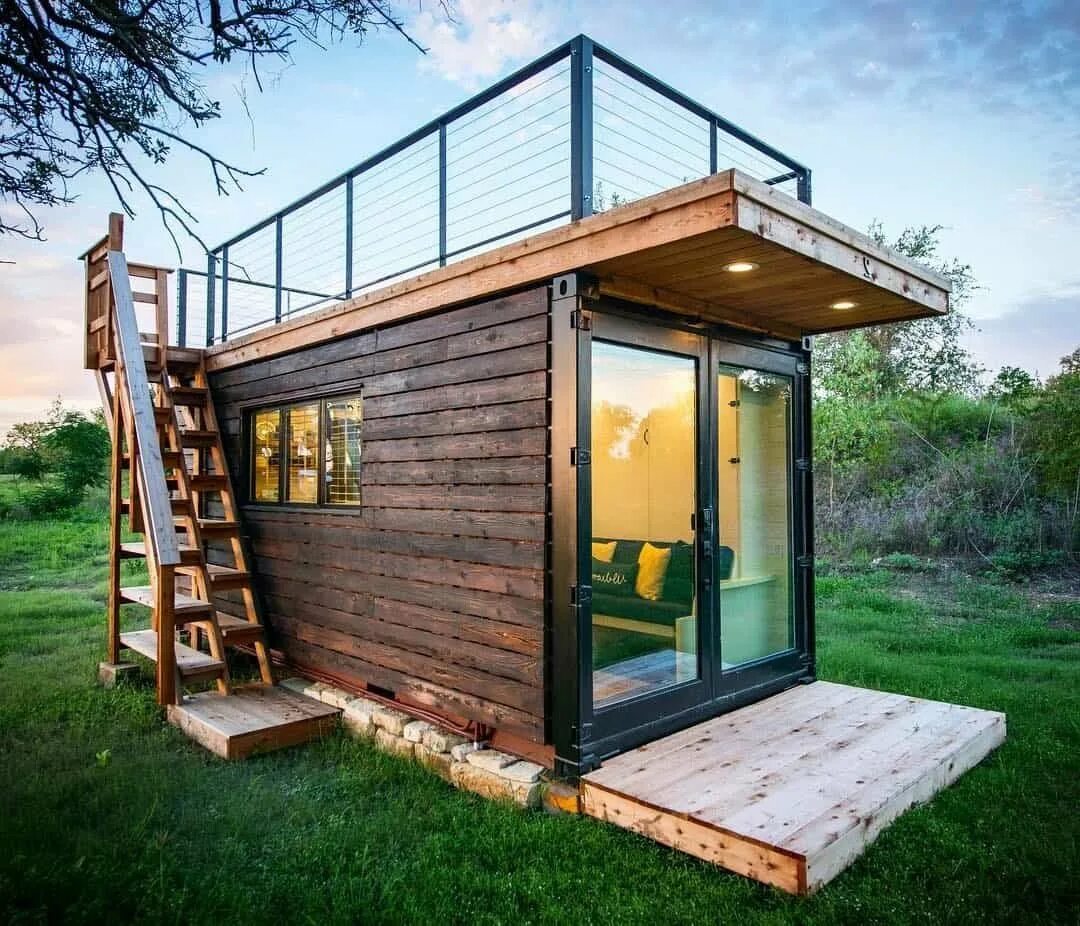 Купить готовое жилье. Тини Хаус (tiny House). Тини Хаус с террасой. Tiny House с односкатной крышей. Каркасник tiny House.