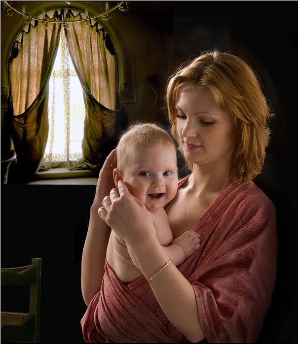 Сестра увидела как мать. Женщина с ребенком. Женщина с ребенком на руках. Мама с младенцем на руках. Женщина с ребёнком на руках картинки.