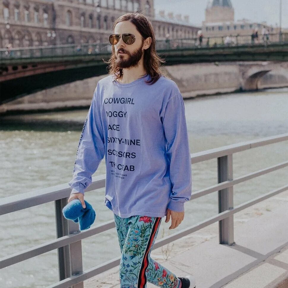 Мужики в синих кофтах в крокусе. Jared Leto 2018. Мерч 30 seconds to Mars. Мерч Джаред лето. Джаред лето голубой.