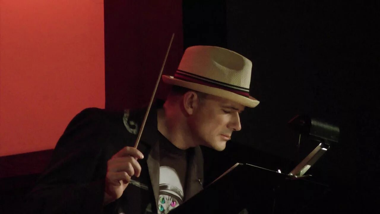 Mark z danielewski familiar. Mark z danielewski familiar. Цукерберг фото 2022. Mark z danielewski. Mark z.