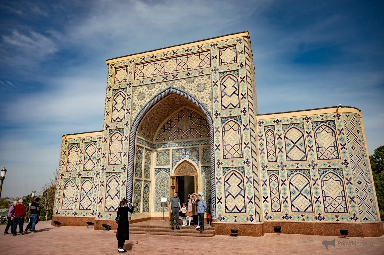 Регистан самарканд. Самарканд silk road. Самарканд. Бухара или самарканд. Парк вечный город самарканд.