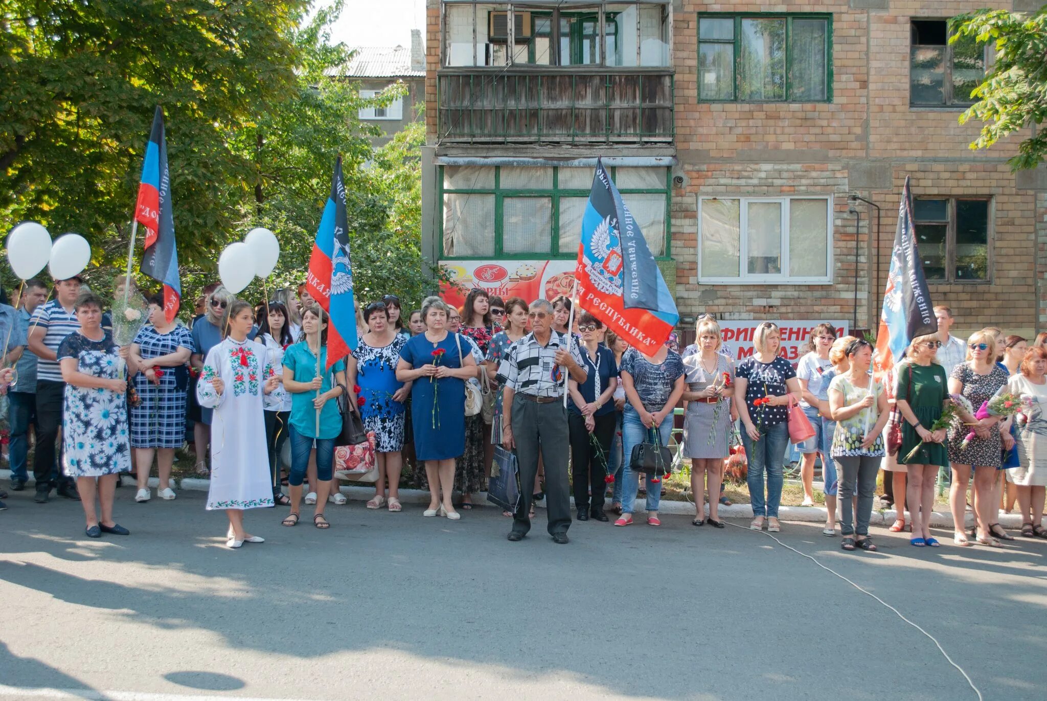 поселок снежное днр. погода в снежном донецкой обл. снежное ул дзержинского 5 донецкая. снежное город украина. снежное днр 2014.