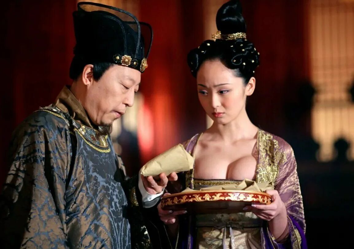 Чжан цзыи убить императора. Наложница императора фильм. Династия цинь сериал император. Проклятие золотого цветка" джан имоу. Тайная любовь фильм корейский 18.