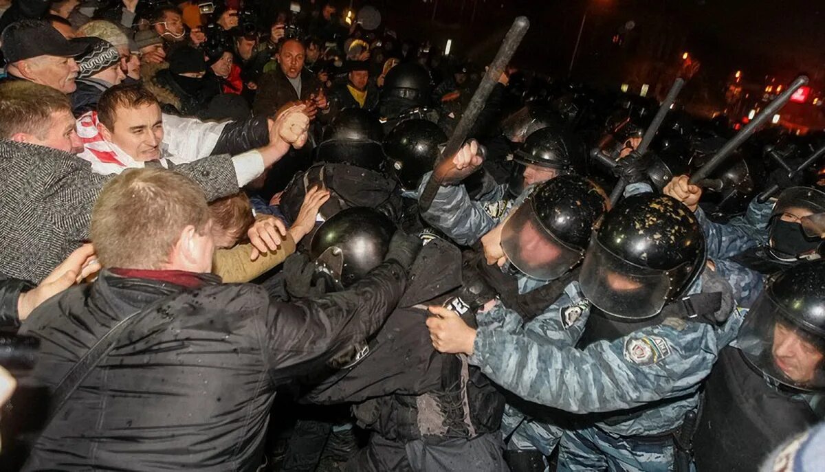 16 ноября 2013 года. Разгон евромайдана 30 ноября. разгон евромайдана 30 ноября 2013 года.