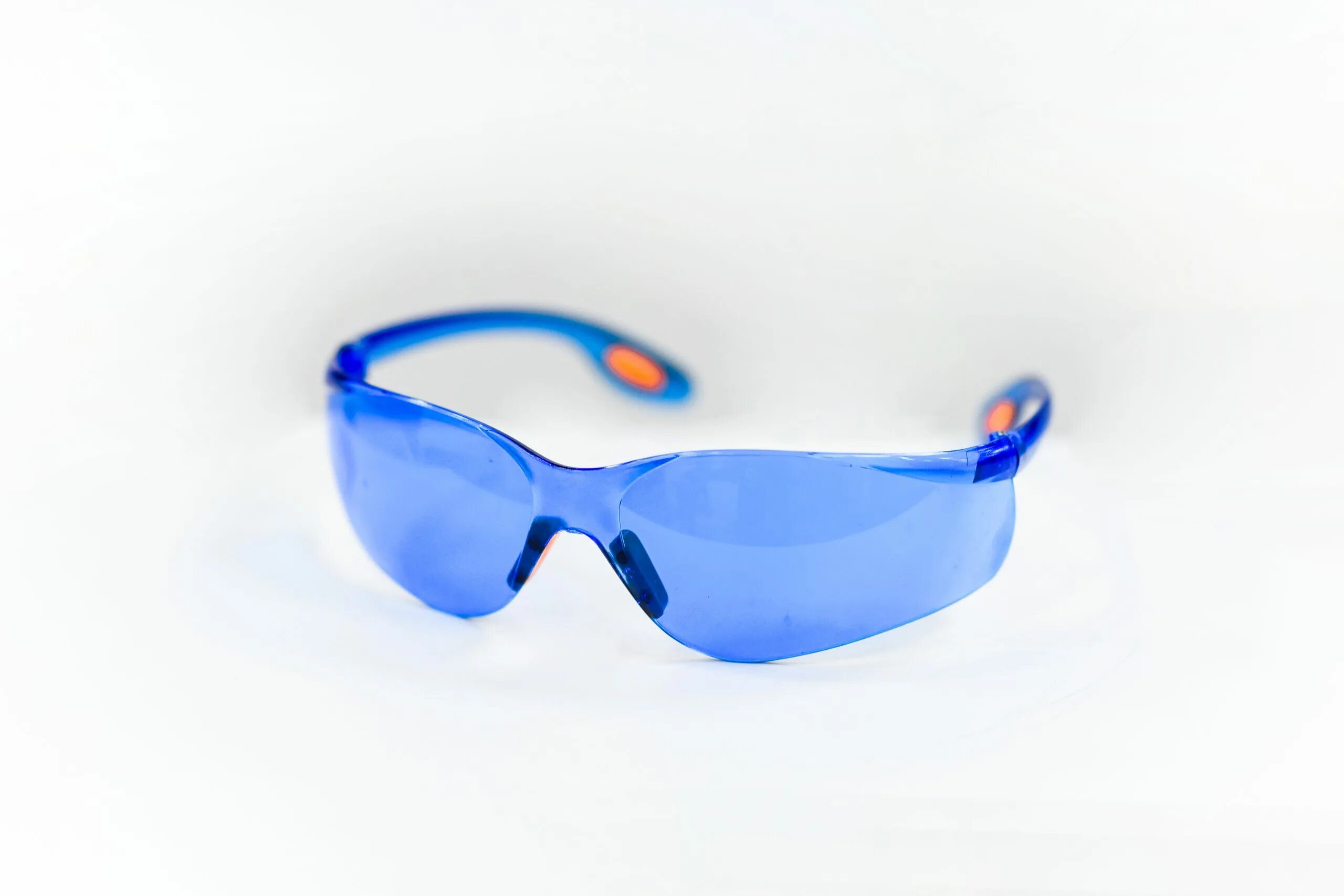 Голубые очки. Голубые солнцезащитные очки. Голубые круглые очки. Солнцезащитные очки с голубой оправой.