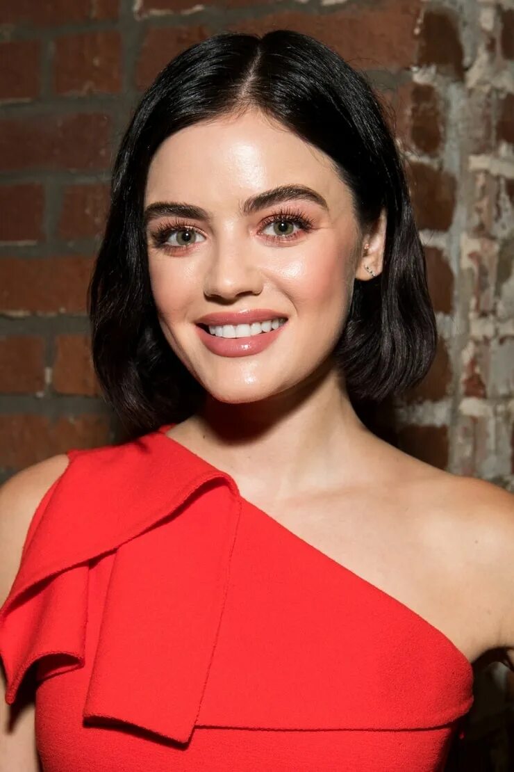 Lucy h. Lucy hale. люси хейл стрижка. люси хейл лицо. люси боб.