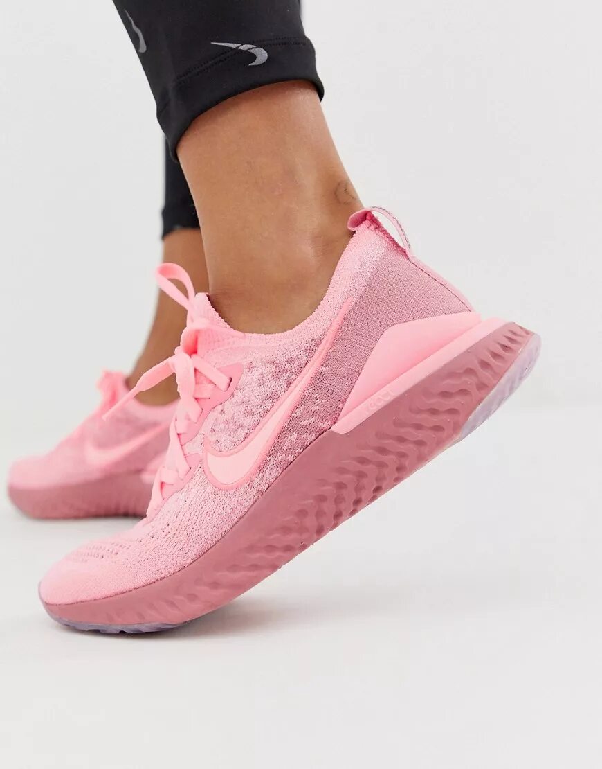 Найк реакт розовые. Nike Epic React Flyknit 2 розовые. Nike Trainers розовые. Кроссовки найк женские 2022.