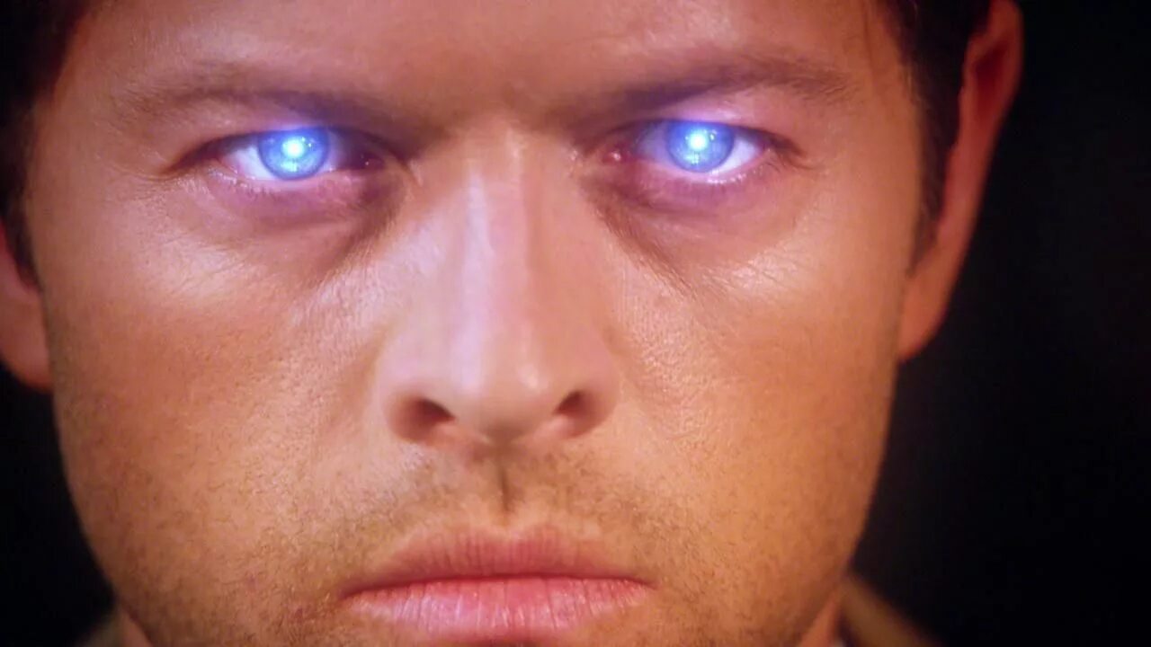 Хочу светящиеся глаза. Сверхъестественное глаза ангела Кастиэль. Миша Коллинз сверхъестественное. Кастиэль сверхъестественное глаза. Кастиэль ангел глаза.