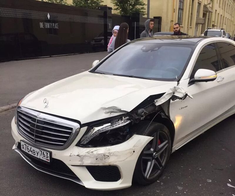 Мерседесы биты купить. Мерседес s63 АМГ белый. S63 AMG w222. Белый 222 Мерседес s63. Mercedes w222 AMG.