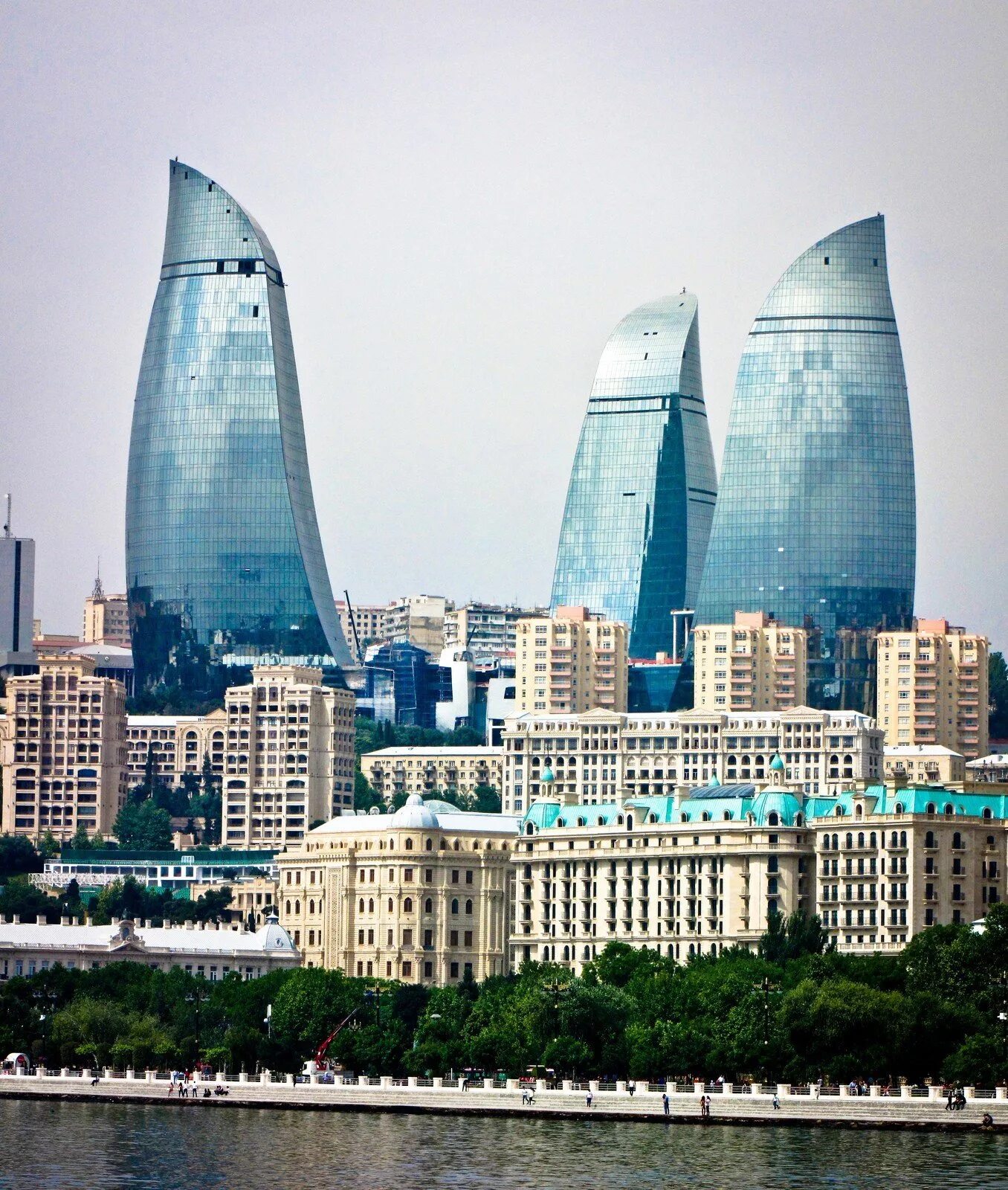 В зданиях есть где