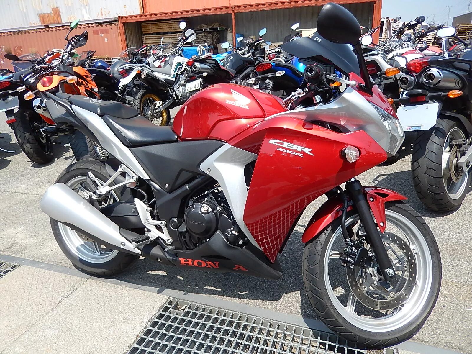 Honda 250 кубов. Honda 250 кубов. Хонда геон 250р. Хонда 250 кубов. Honda 250 кубов.