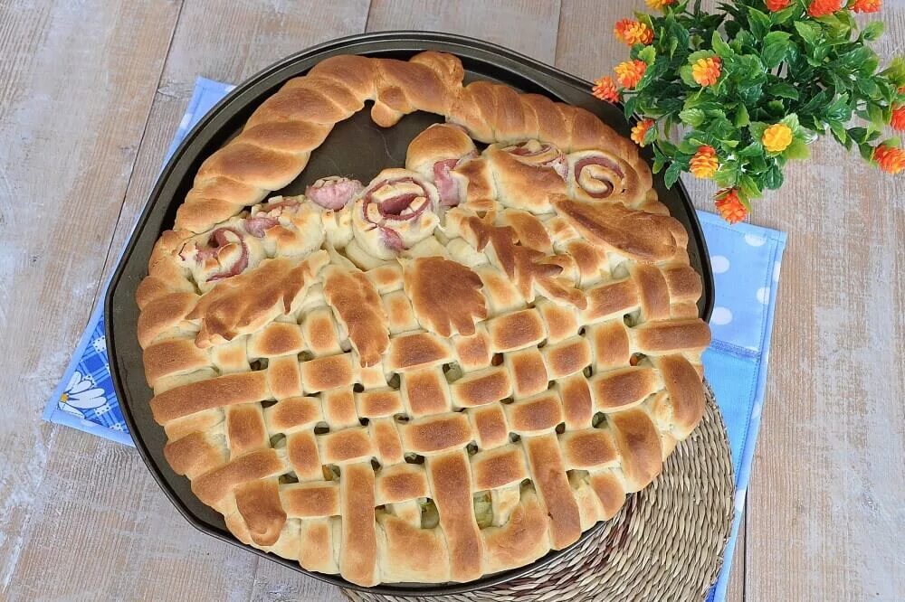 Как украсить пирог с капустой. Украшение капустного пирога. Украшение пирога с капустой. Украшение пирога с капустой. Украшение пирогов с капустой.