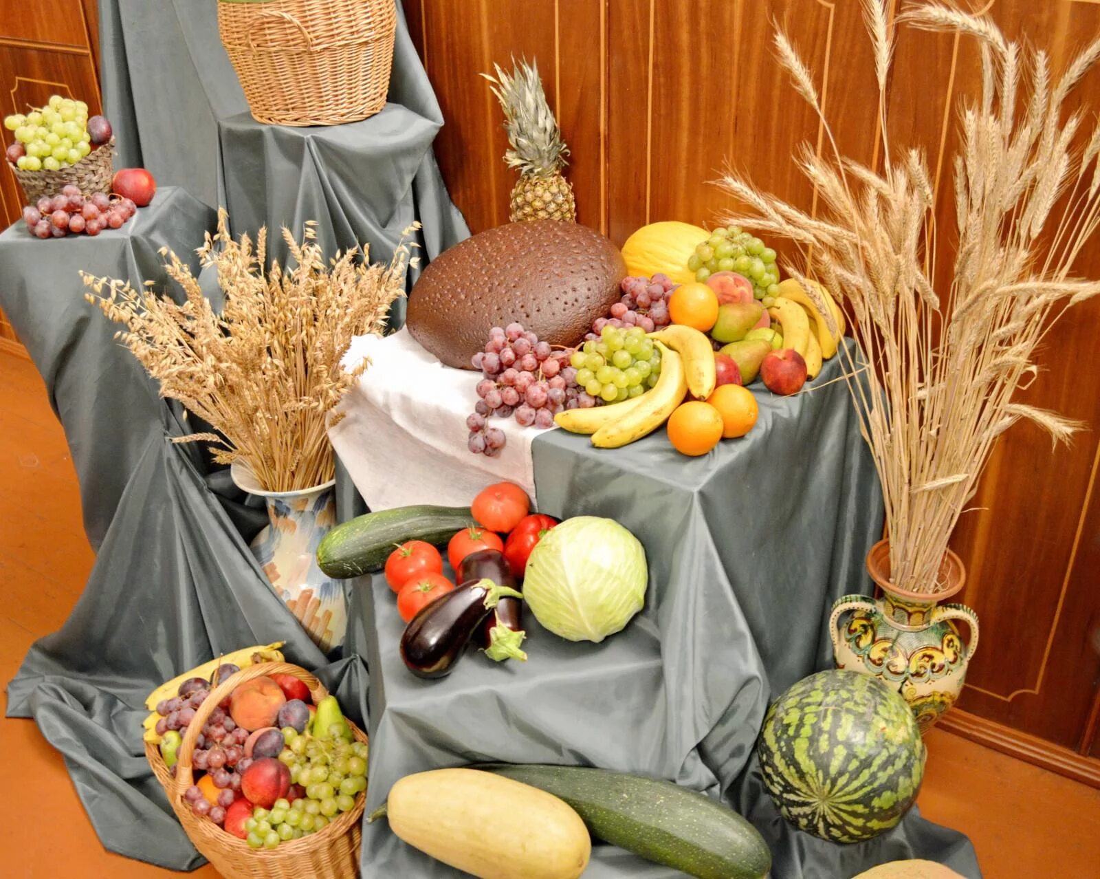 сено для декора. декорации на жатву. сфера жатвы. сфера жатвы. пятидесятники праздник жатвы.