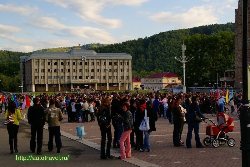 Сколько сейчас в горно алтайске. Школа 8 Горно-Алтайск. Камеев Горно Алтайск-. Площадь Ленина Горно-Алтайск. Кукарцева́ Горно Алтайск.