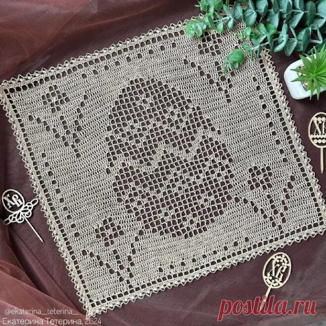 Салфетка пасхальная крючком в технике филейного