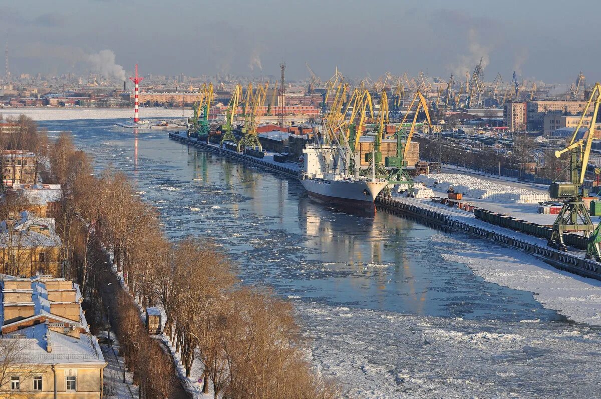 коринфский канал лутраки. морской канал. канонерский остров порт. огромный шлюз. международные морские проливы и каналы.