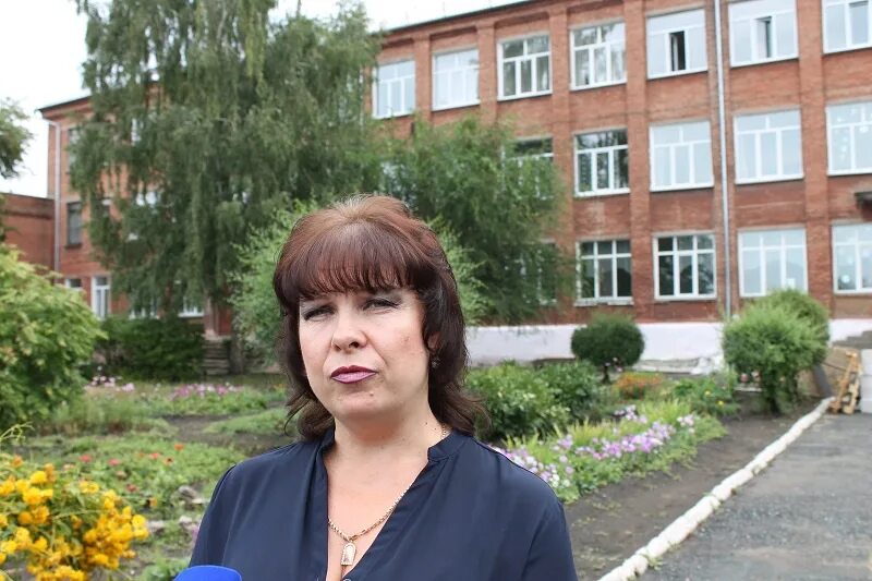 Школа 4 томск директор. Директор школы 40. Директор школы 40 дзержинск. Директор 40 школы. Директор 40 школы владимир.