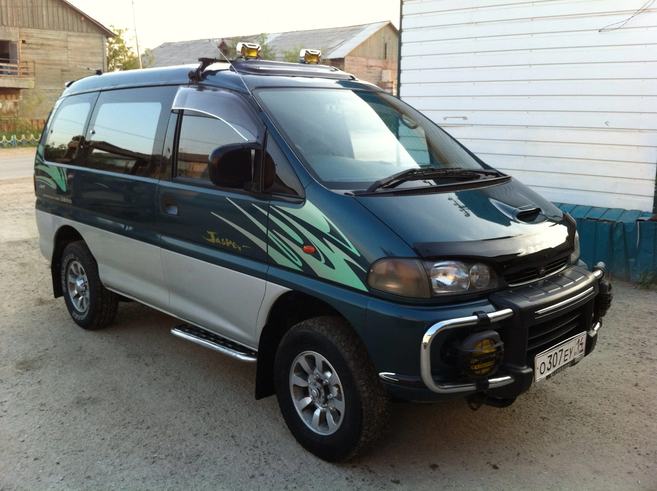 Делика л400. Митсубиси Делика. Митсубиси л400. Mitsubishi Delica 4wd.