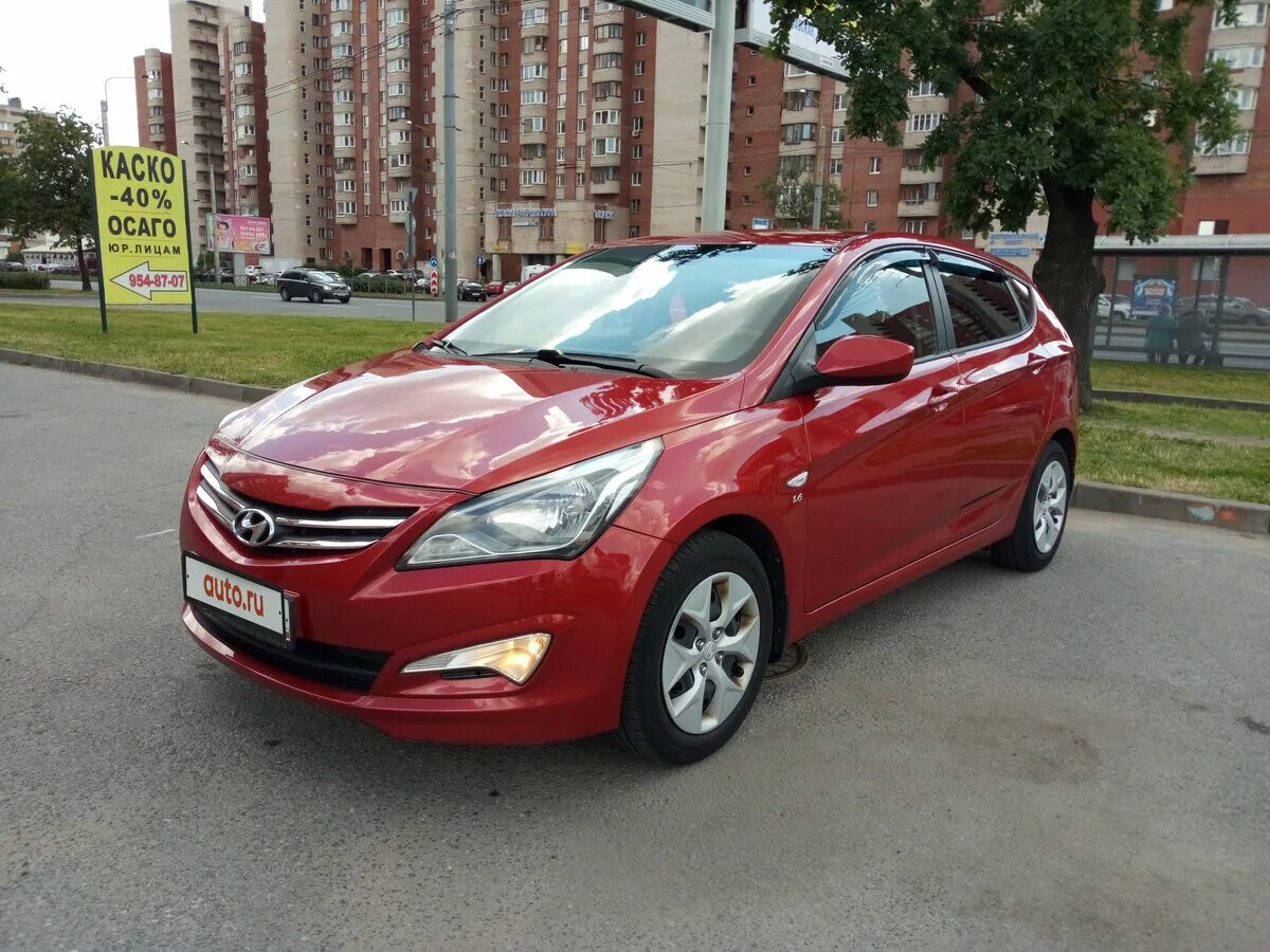 Hyundai Solaris 2014 красный. Hyundai Solaris 1 Рестайлинг красный. Hyundai Solaris хэтчбек 2014 красный. Hyundai Solaris 2016 красный хэтчбек. Хендай солярис 2015 года хэтчбек