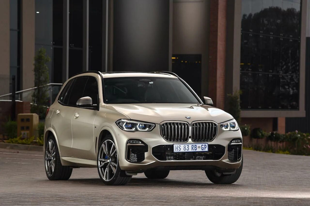 Bmw x5 цвета. БМВ x5 m50d. BMW x5 2018. BMW x5 g05 LCI. BMW x5m 2018.