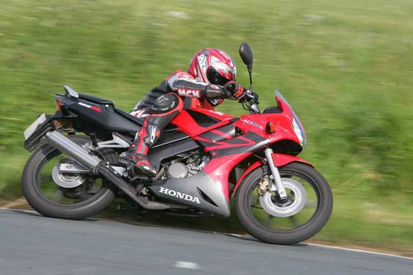 Сбр 125. Honda cbr125r. honda cbr 125r 2004. honda cbr 125 2004. хонда сбр 125 р.
