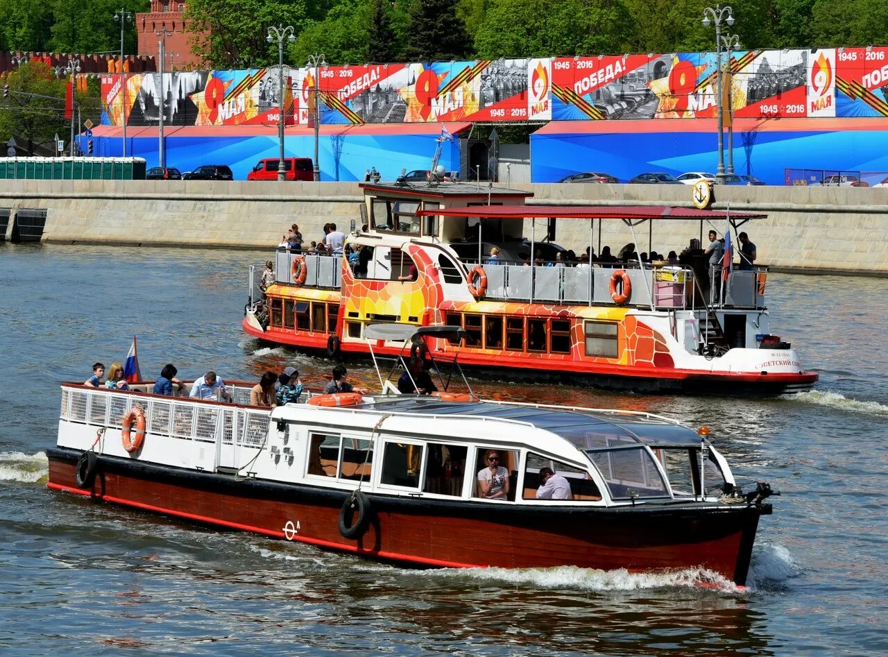 Теплоход Советский Союз Москва. Теплоход Советская Конституция. Речной прокат