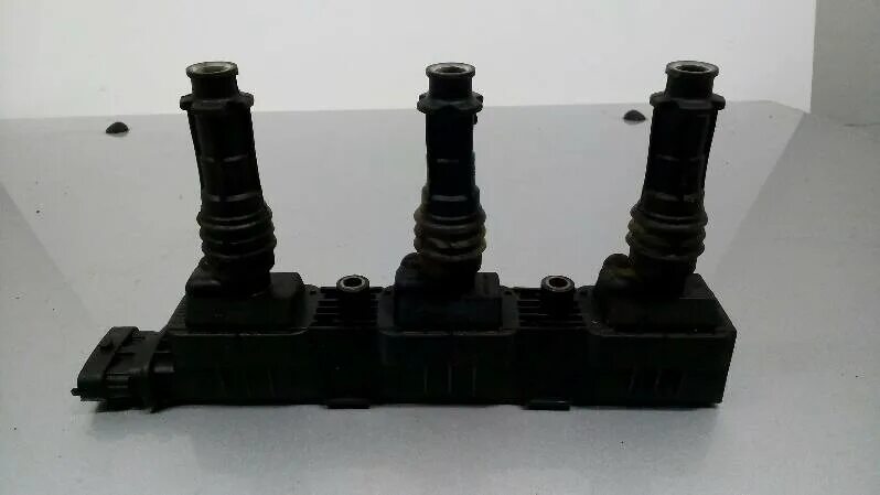 Опель корса модуль зажигания 1. Катушки зажигания опель корса. Катушки зажигания опель корса. Крышка катушки зажигания опель корса д. 4.